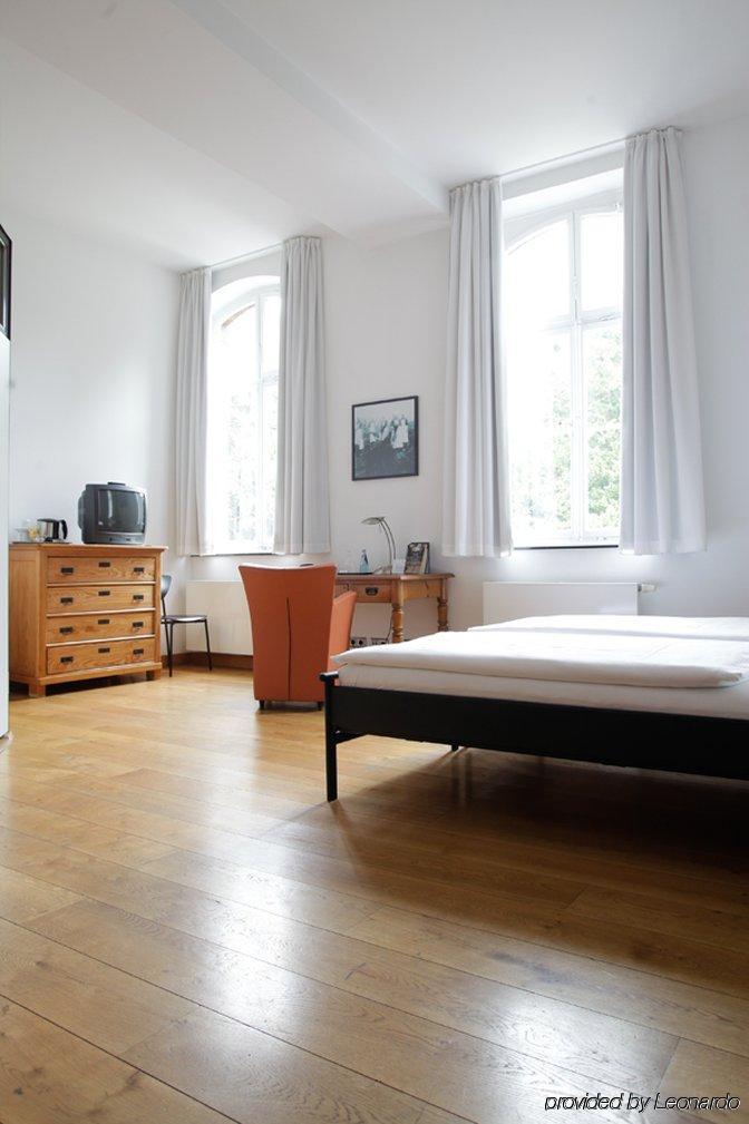 Hotel Mutterhaus Duesseldorf Rum bild