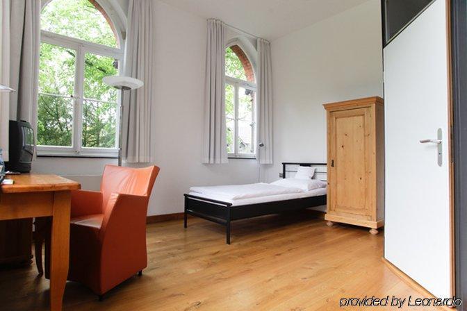 Hotel Mutterhaus Duesseldorf Rum bild